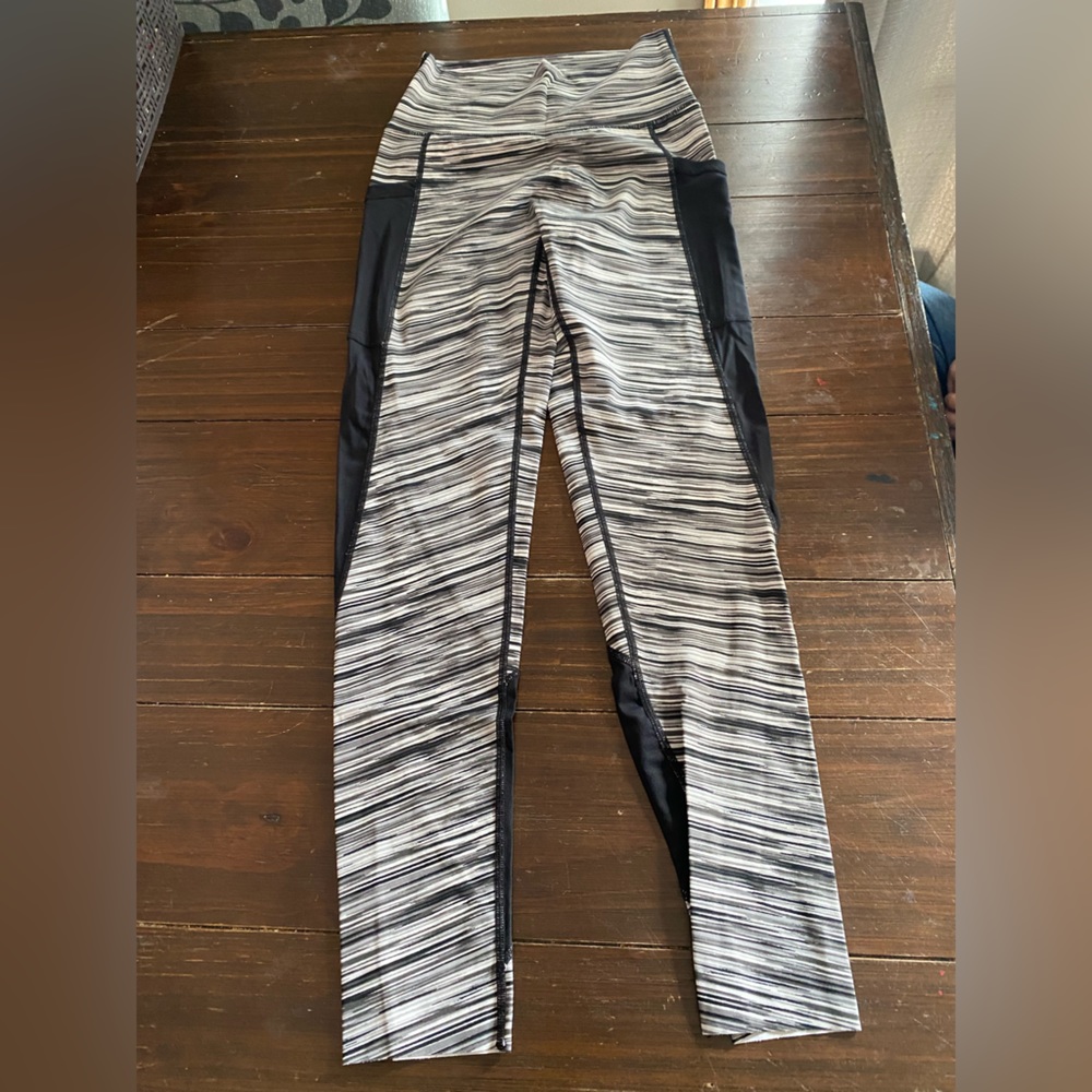 3/$10 womens medium leggings with pocket